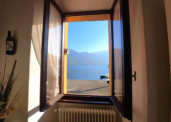 Rita's Window: Front With View Διαμέρισμα Mezzegra