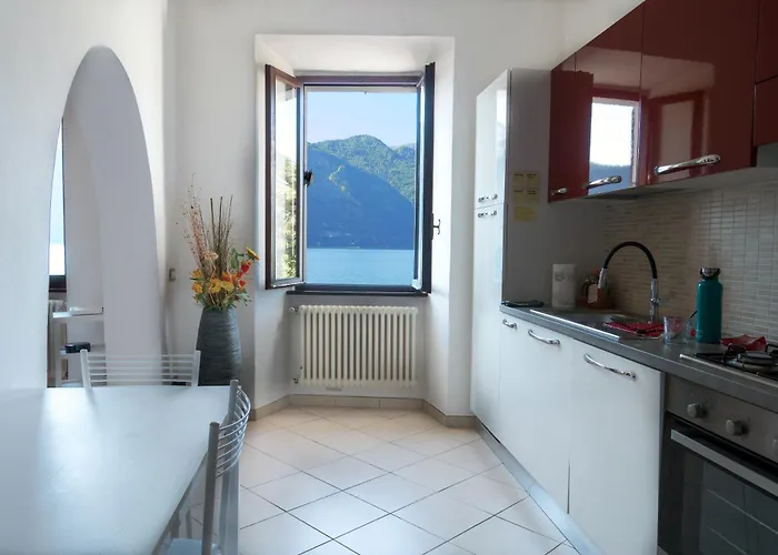 Rita's Window: Front With View *