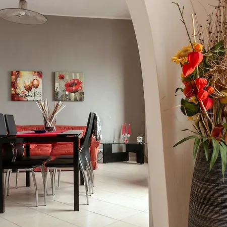 Rita's Window: Front With View