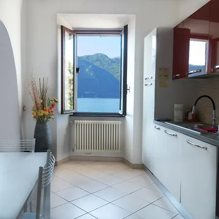 Rita's Window: Front With View *