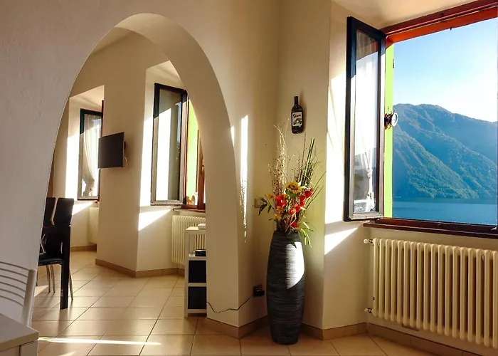 Rita's Window: Front With View * Mezzegra