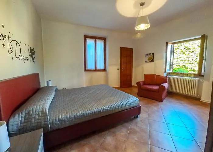 Rita's Window: Front With View Mezzegra