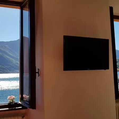 Rita's Window: Front With View Appartement *