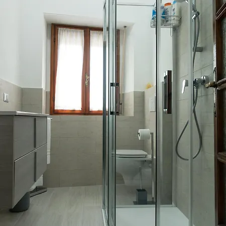 Appartement Rita's Window: Front With View